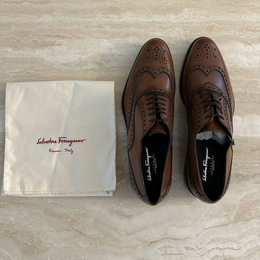 Salvatore Ferragamo Men's Classic Brown Gerard Wing Tip Oxfords size 9